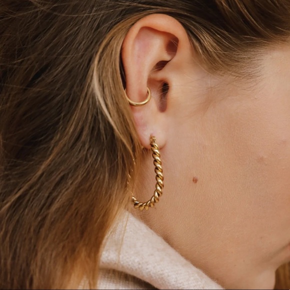 Waterproof twist gold plated earrings - Picture 2 of 4